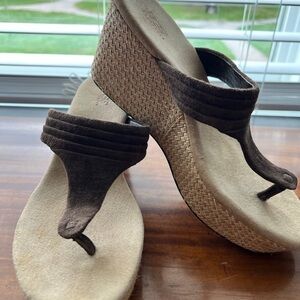 UGG Zamora Brown Wedge Sandal Size 7.5